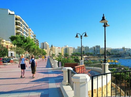 Apartment Contemporary 3br Retreat In Prime Sliema